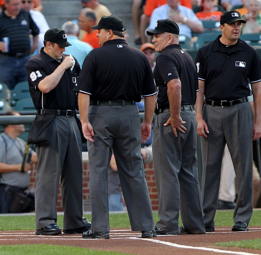 Umpire (baseball) - Wikipedia